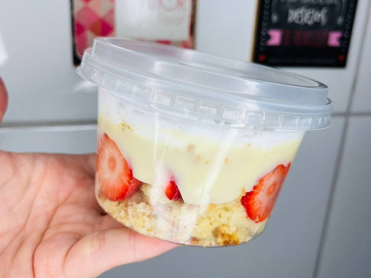 Bolo De Pote Ninho Com Morango